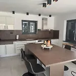 Karla Sibenik * Konjevrate