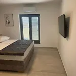 Karla Sibenik Vila *