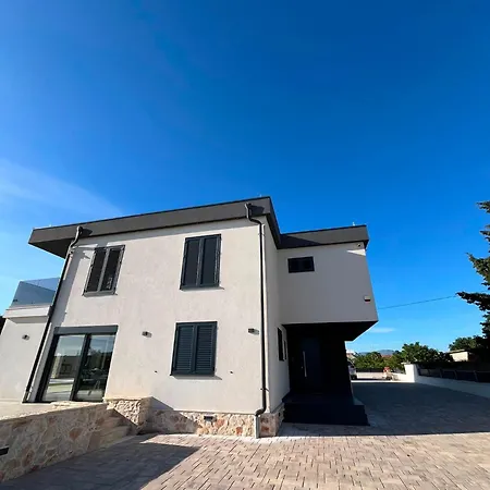 Villa Villa Karla Luxury Pool Villa Near Sibenik & Krka Konjevrate