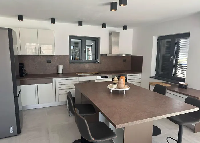 Karla Sibenik * Konjevrate