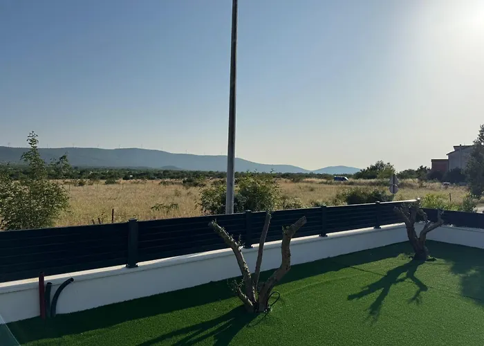 Karla Sibenik * Konjevrate